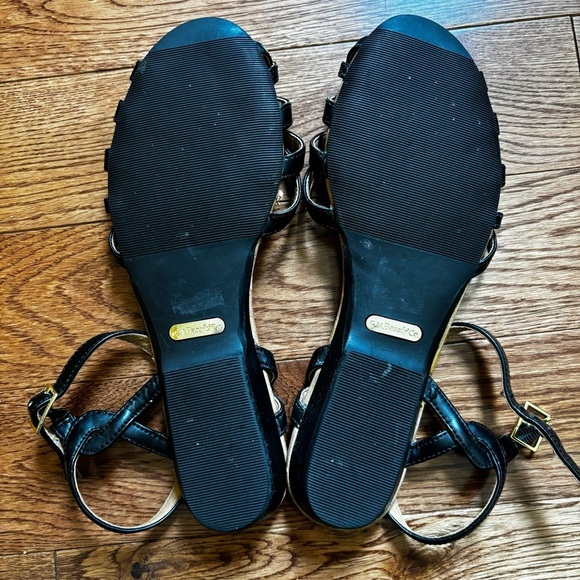 GH Bass  & Co black strappy flat sandals . - Picture 5 of 13